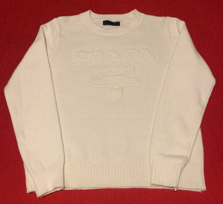 Шикарный свитер кофта Рrada р.S