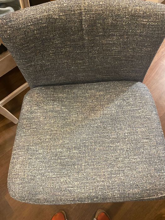 4 cadeiras área store estofo novo