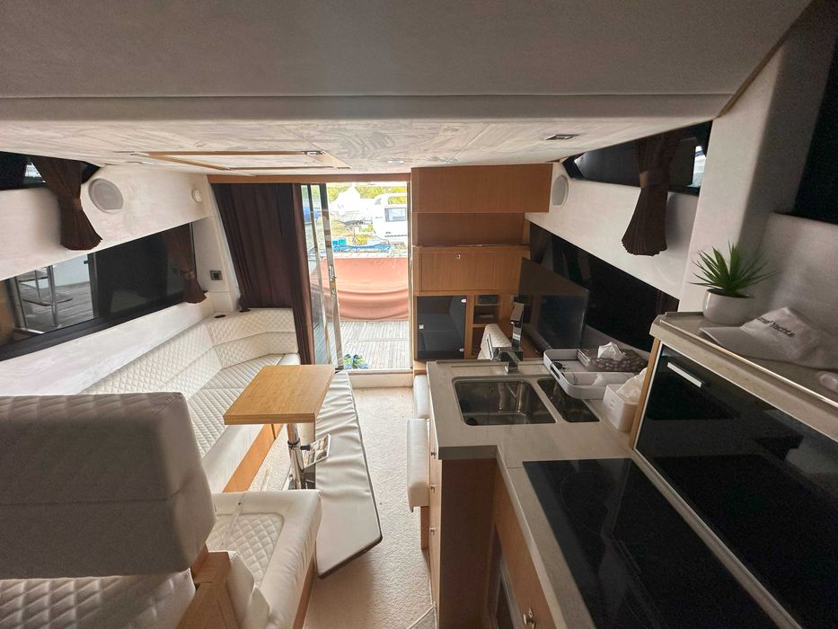 Продам моторну яхту Galeon 380 Fly