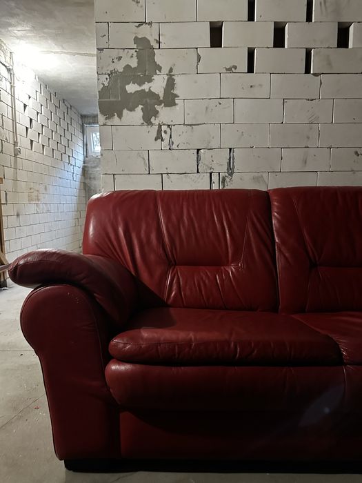 Czerwona skórzana kanapa plus fotel