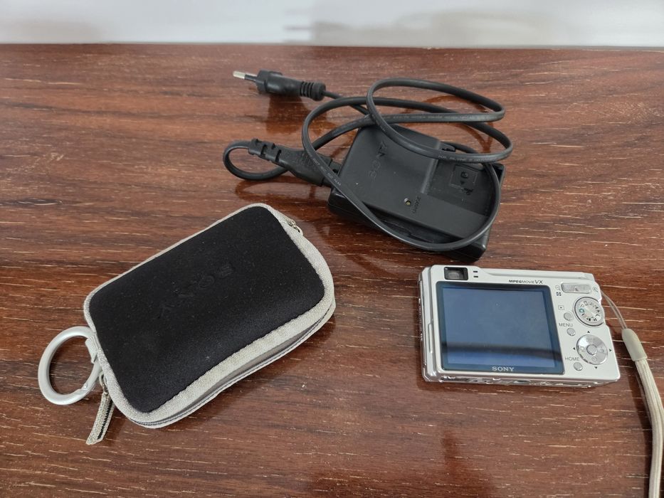 Máquina fotográfica Sony DSC -W80