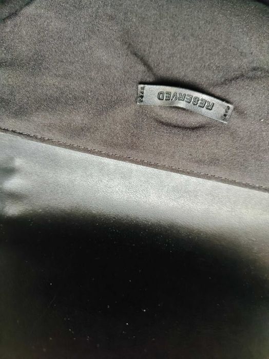 Torebka czarna crossbody Reserved