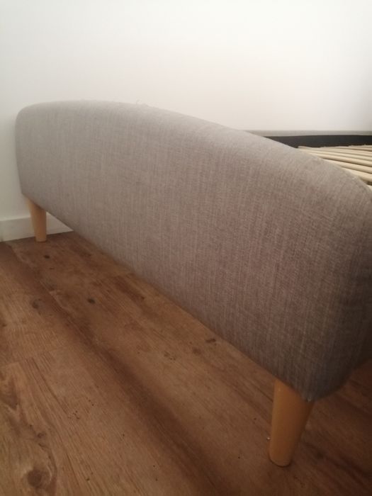 Cama de solteiro forrada