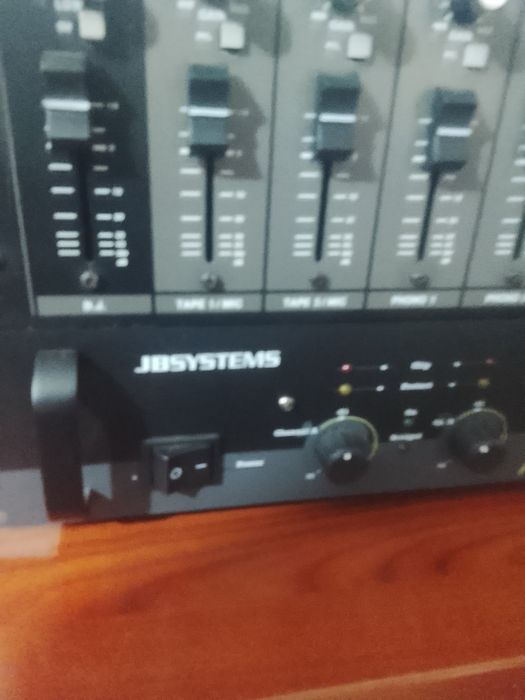 Mesa de som mais amplificador