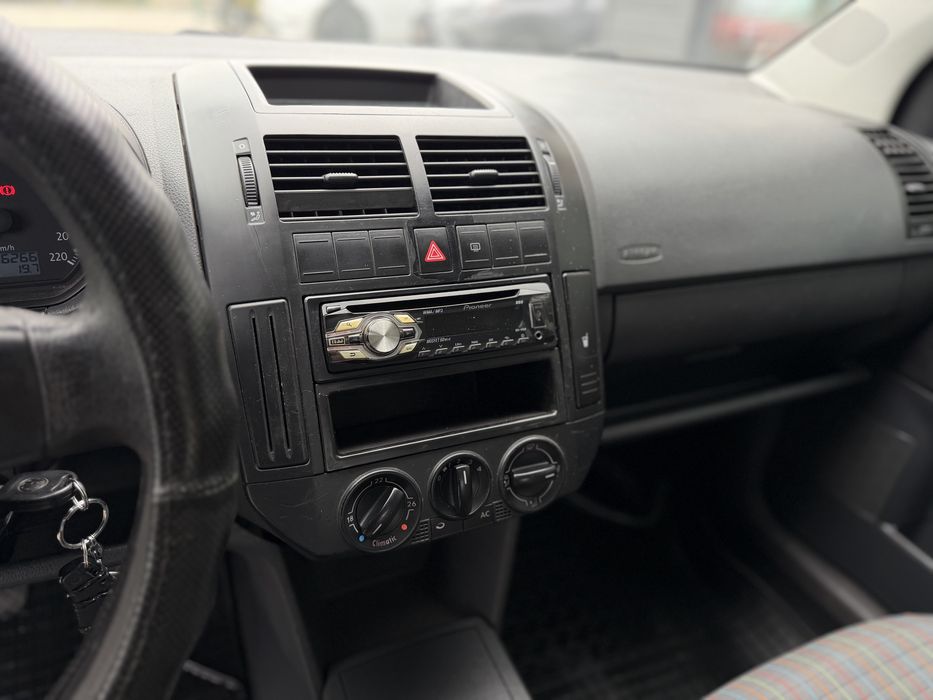 VOLKSWAGEN POLO 2007 року, 1.4 бензин, механіка, передній привід.