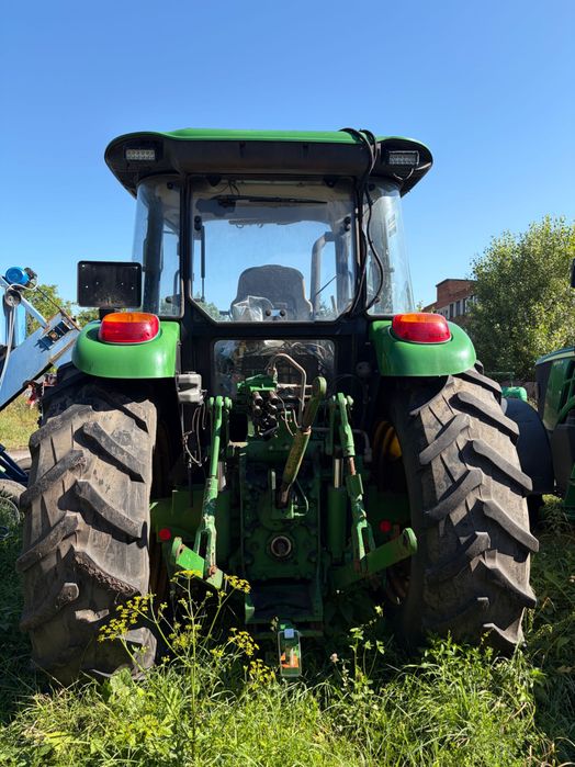 Трактор John Deere 6135B