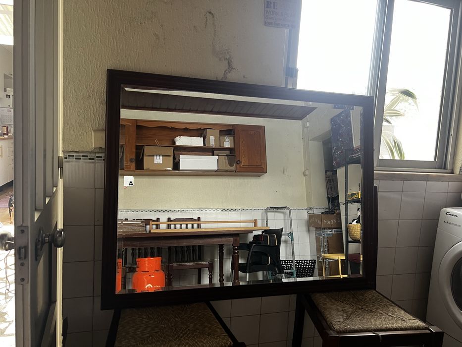 Espelho grande com moldura em madeira – 120x90 cm