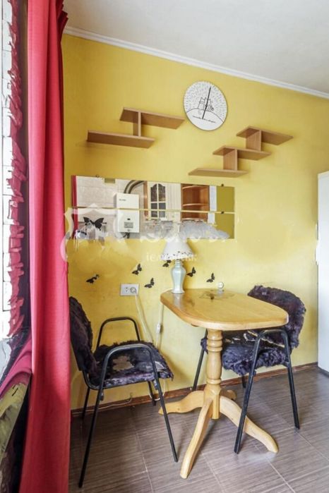 1-ка постійно є опалення і горяча вода, без комісії. м. Житомирська.