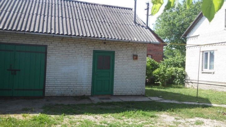 Продам будинок загальною площею 90 м квадратних  33000 торг