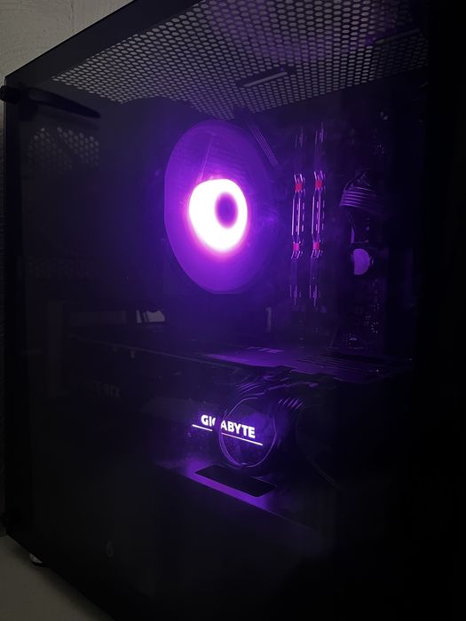 Komputer stacjonarny gamingowy-ryzen 5 5600/rtx 3070/16 GB/SSD NVMe