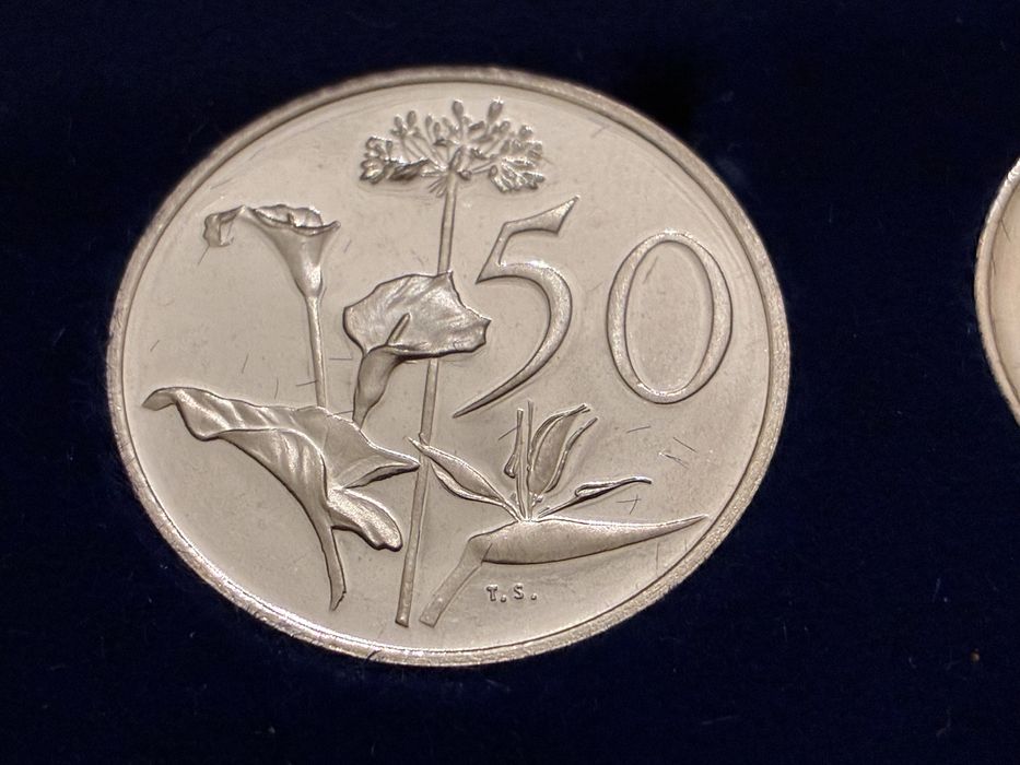 Estojo com moedas Sul Africanas de 1982