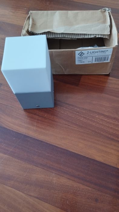 Dois candeeiros de exterior novos