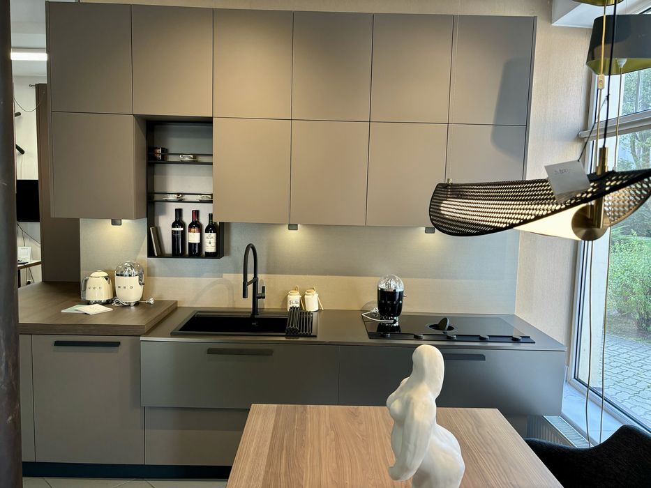 -40% Włoska kuchnia INFINITI z ekspozycji studia, fv23%