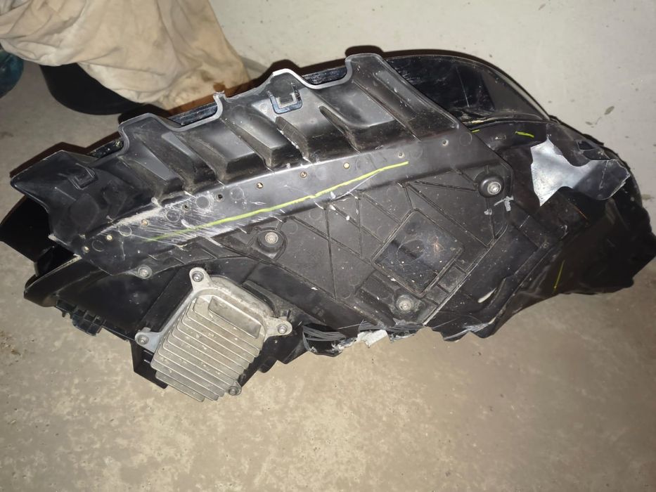 Фара Tesla model Y 2023