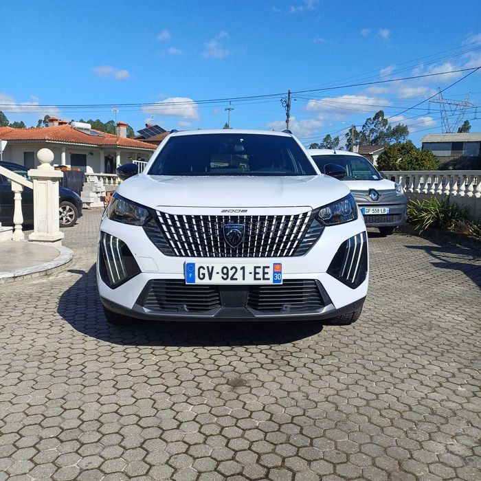 Peugeot 2008 facelift 1.2i 130cv EAT8 ALLURE 2024 — photo 3