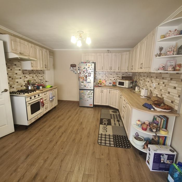 Продається 4-ьох кімнатний будинок в м.Берегове