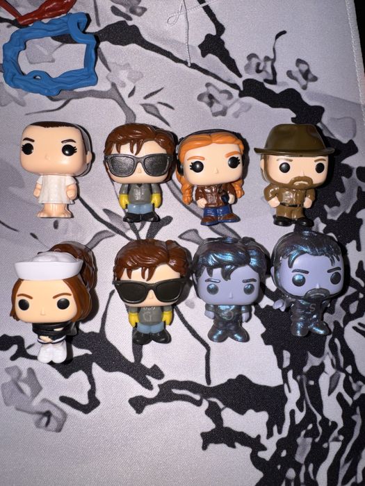 Figurki starnger things kinderjoy