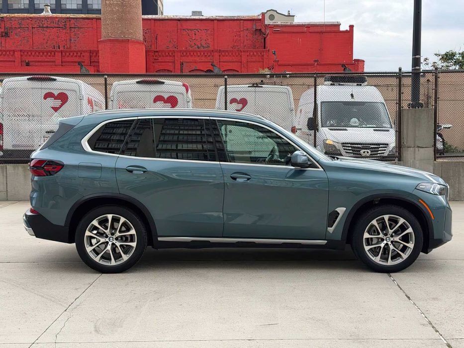 BMW X5 xDrive40i      2024