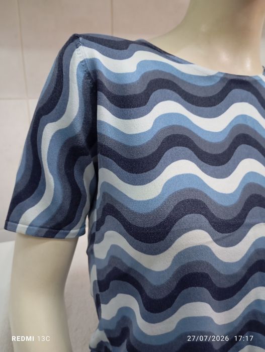 T-shirt com padrões ondulados