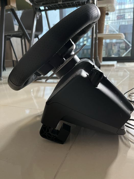 Logitech G29 Steering Wheel + Pedals64752417111427123