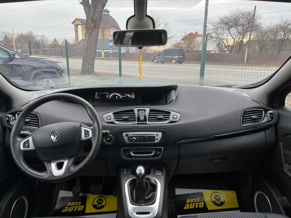 Renault Megane Scenic 2012