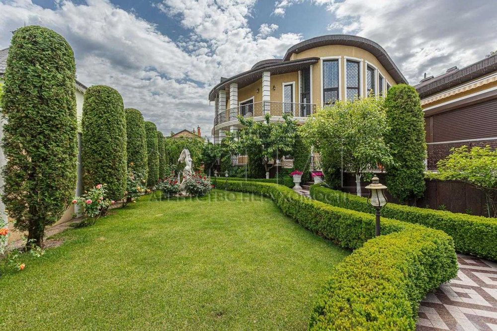 Оренда будинку з басейном, Оболонь