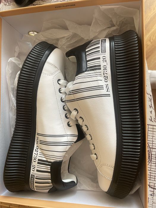 Нові кожані жіночі кросівки ESTRO р.36