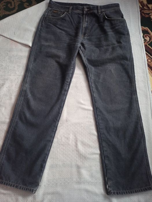 Продам б/у мужские джинсы