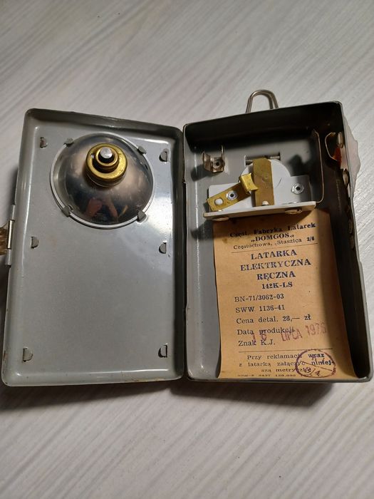 Latarka elektryczna ręczna 142K-LS 3 kolory 1976 r.