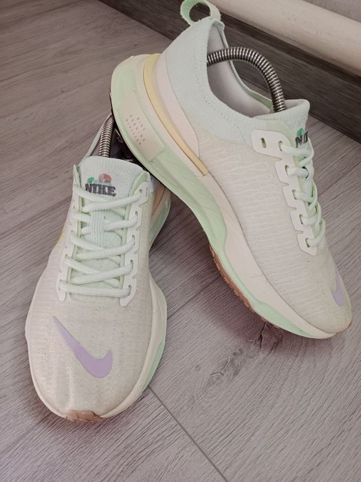 Кросівки Nike  Invincible Run 3