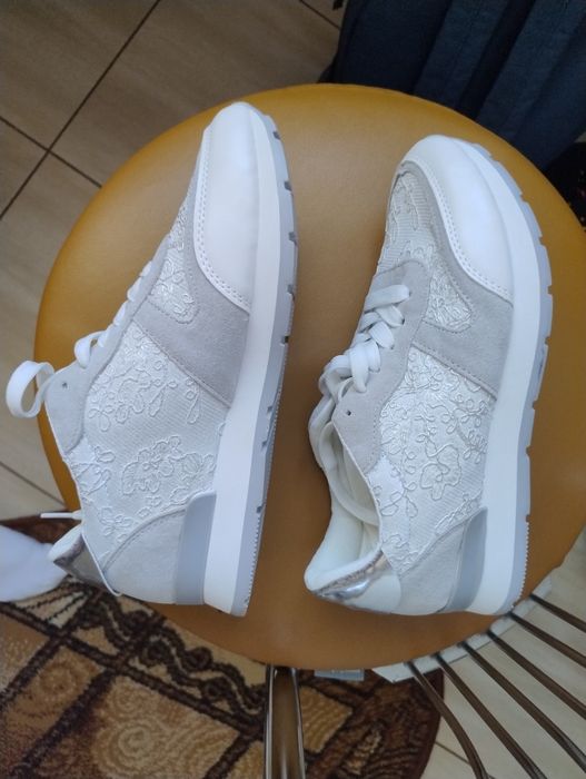 Buty sportowe damskie 39 nowe