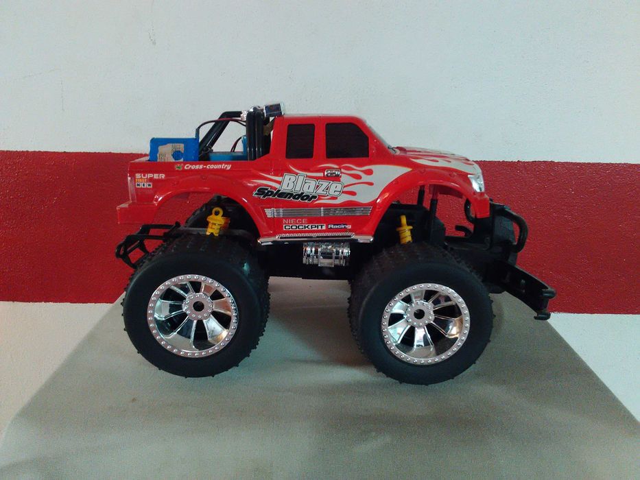 Telecomandado JEEP TODO-O-TERRENO - Modelísmo (50X30X30) (Novo)