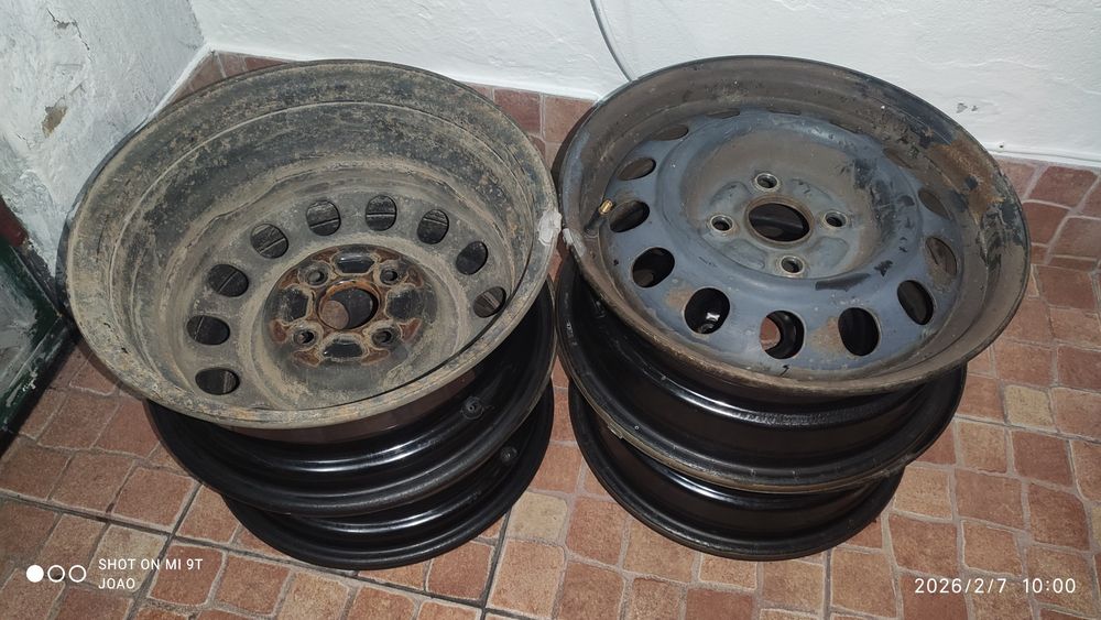 Jantes de ferro + 2 pratos Toyota.
