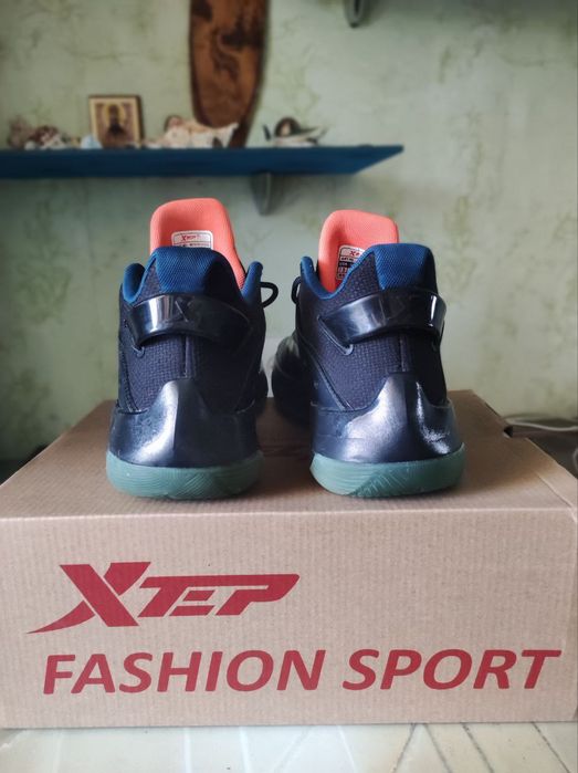 Баскетбольные кроссовки xStep jl7