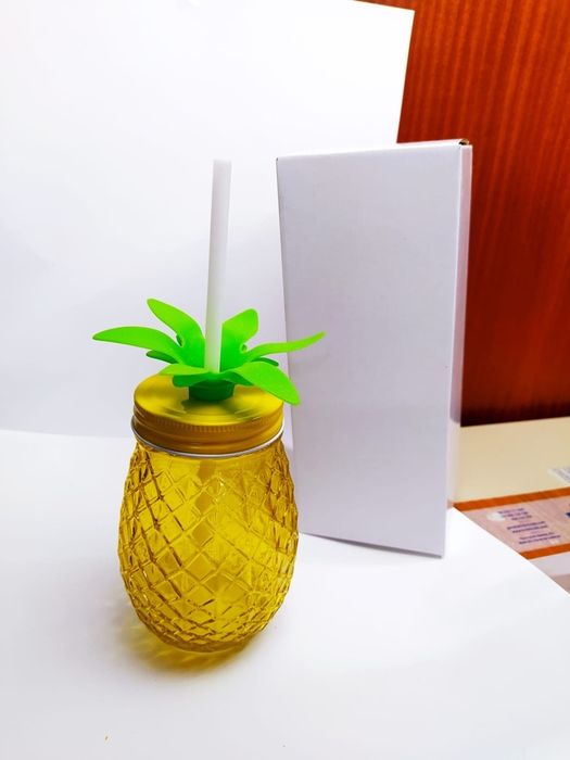 Copos de vidro em forma de ananás