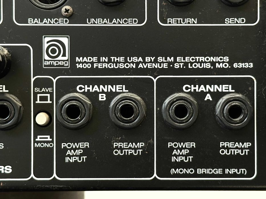 Amplificador de baixo Ampeg SVT-400T