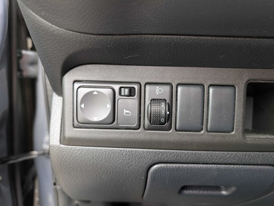 Nissan Note 2010 - Gasolina - Muitos Extras