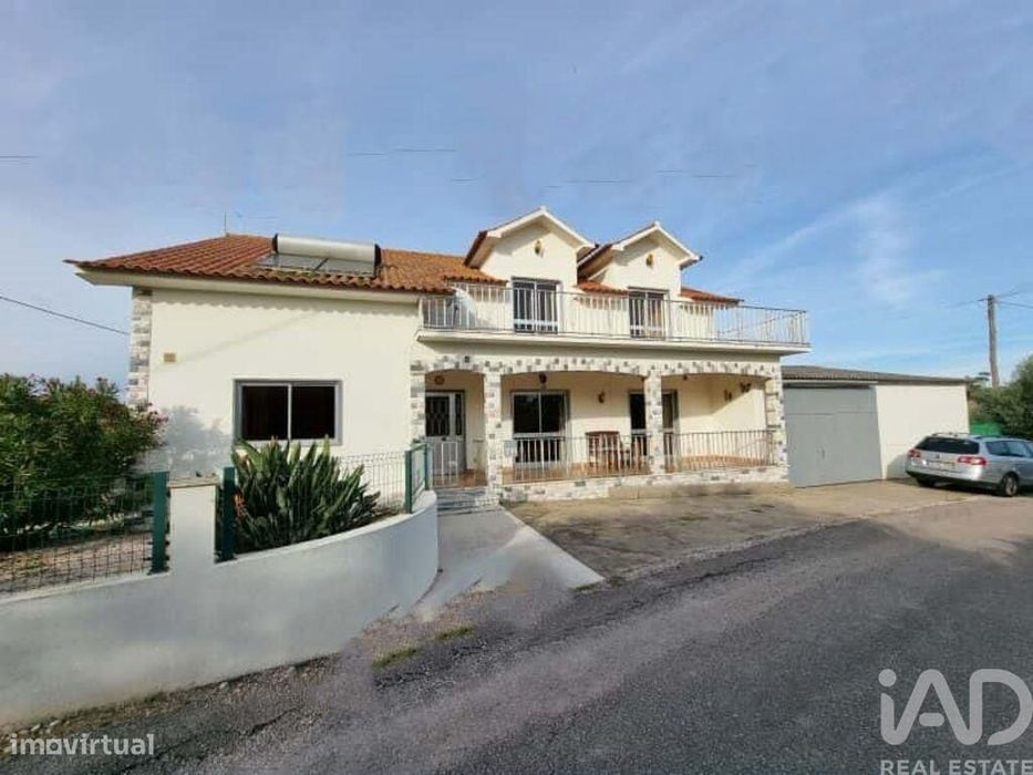 Moradia isolada T6 em Casais e Alviobeira de 275 m2