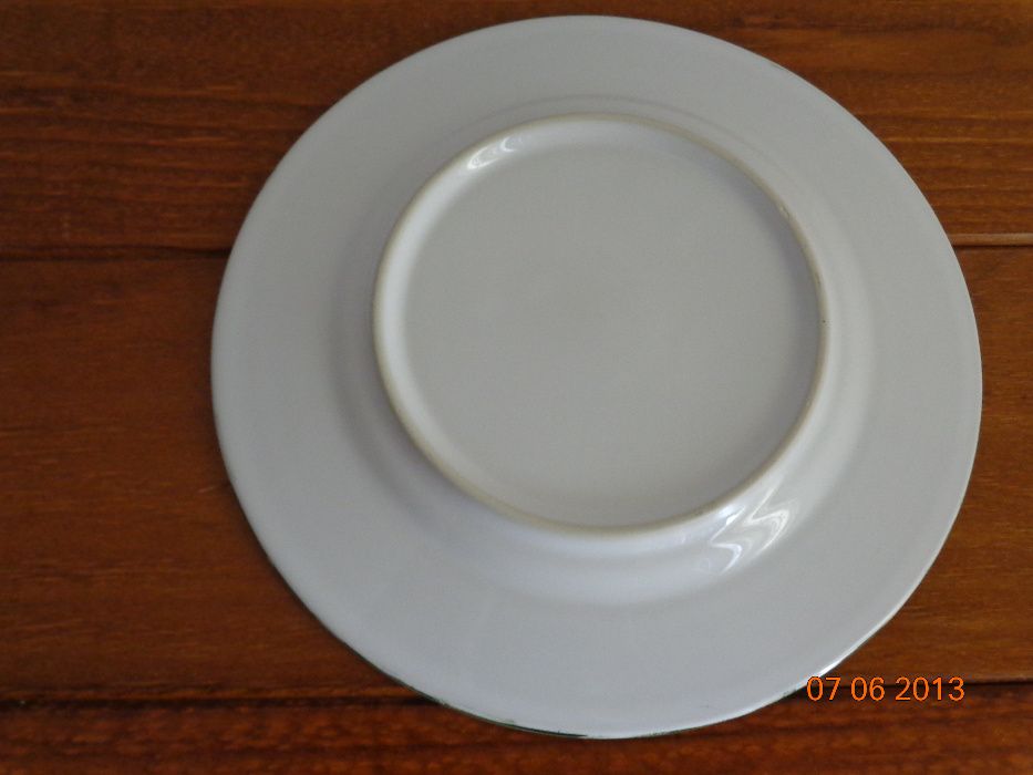 Pratos em porcelana, pintada à mão