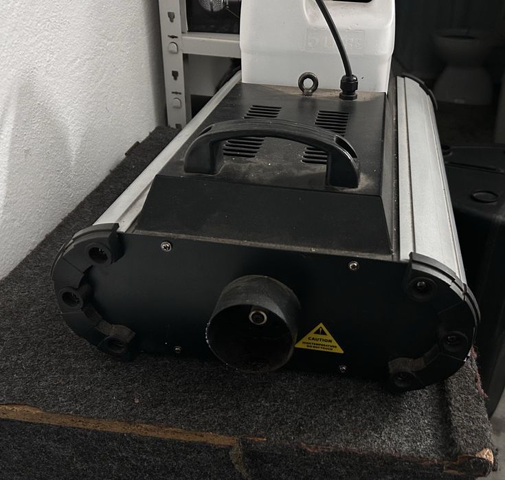 Maquina de fumo com comandos