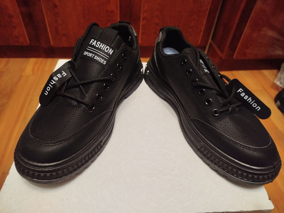 Кросівки чоловічі нові