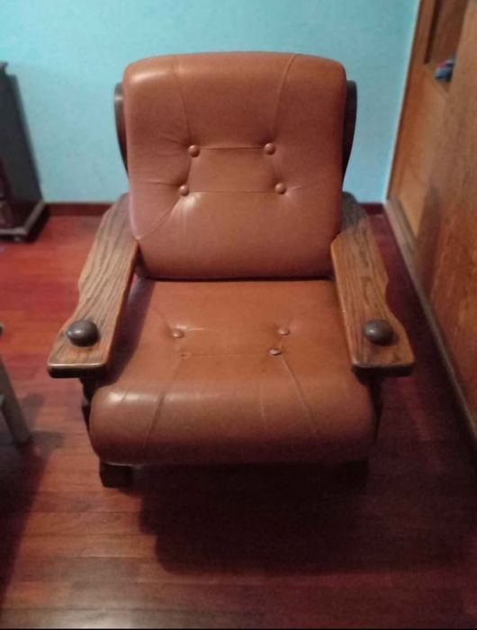 Cadeirão em madeira