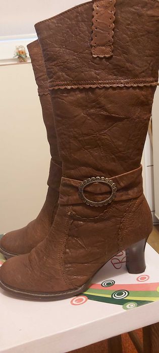 ładne skórzane brązowe kozaczki