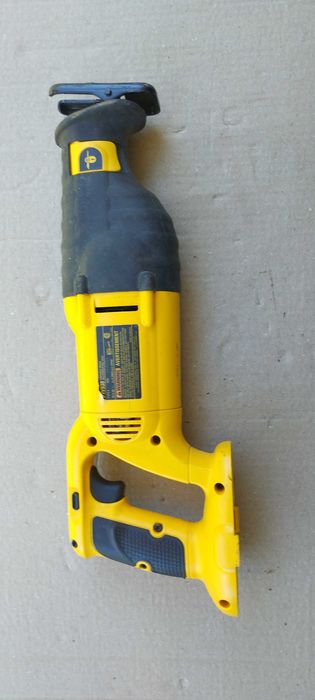 Акумуляторна шабельна пилка Dewalt DW938 18V