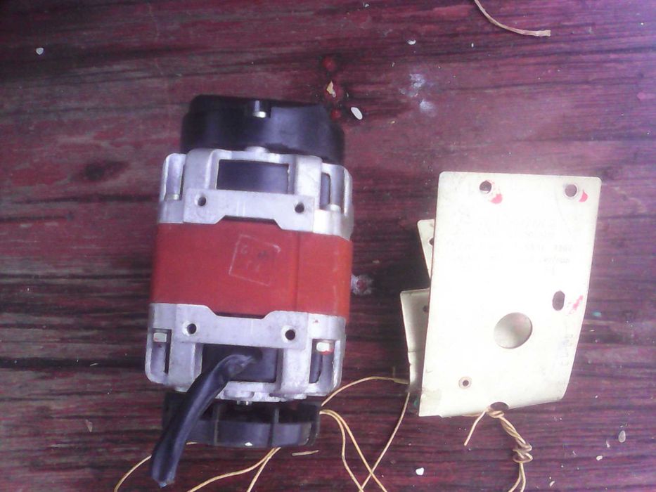 Електромотори 12в,220в різні