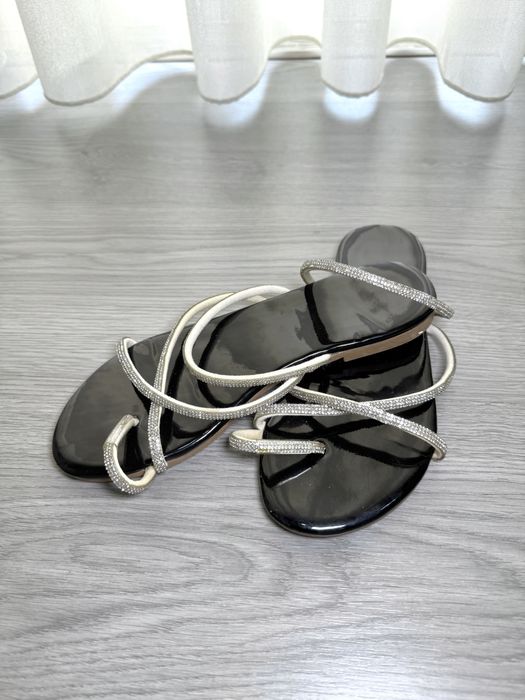 Chinelos rasos c/brilhos