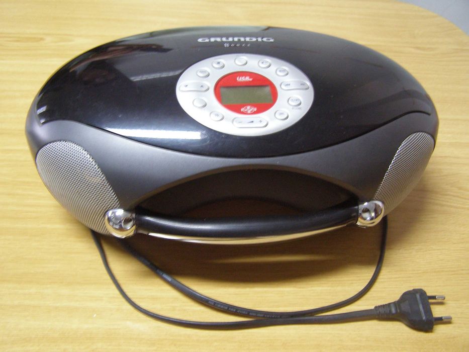 Rádio portátil - marca GRUNDIG  Beezz 6800/DEC/A