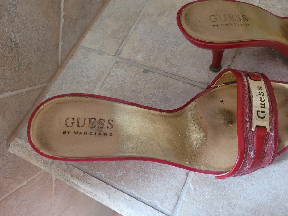 Klapki nr 37 GUESS