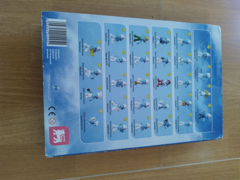 Conjunto de 28 figuras de Smurfs, datadas de 2011.