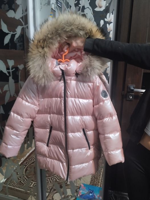 Продам дитячу дуже красиву зимову курточку